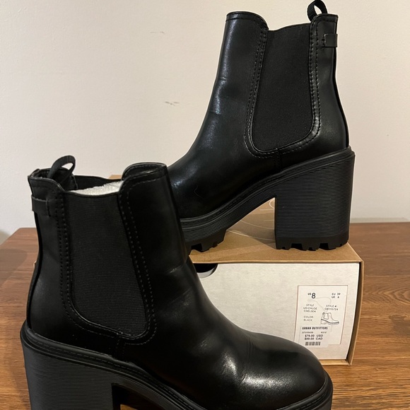 Urban Outfitters Shoes - URBAN OUTFITTERS - black platform Chelsea boot - 3 inch heel